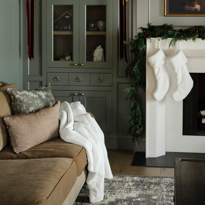 GRAND FAUX FUR THROW BLANKETS
