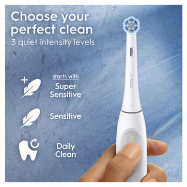 Oral-B iO2 White Electric Toothbrush + Travel Case