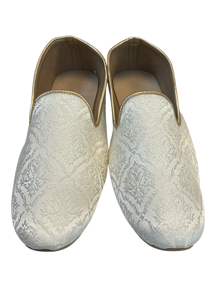Very Comfortable Cream Brocade Loafer Style Mojri - Indian Mens shoes - Mojari , Khossay -  YD2602