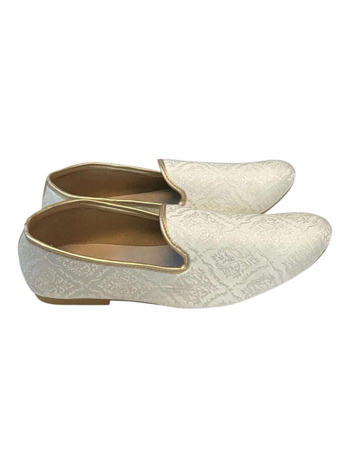 Very Comfortable Cream Brocade Loafer Style Mojri - Indian Mens shoes - Mojari , Khossay -  YD2602